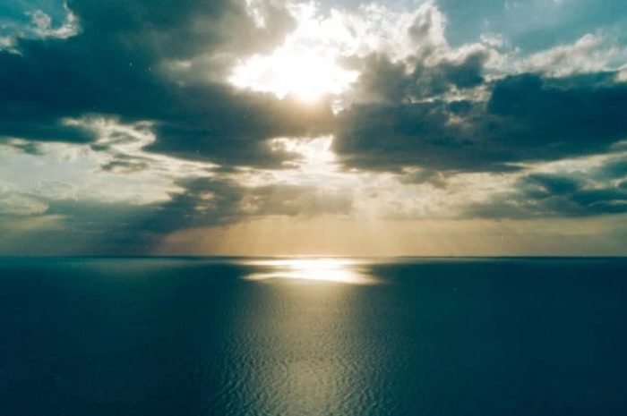 【꿈해몽】다른 세계를 꿈꾸고 이 세계의 경계: 6가지 의미와 상징