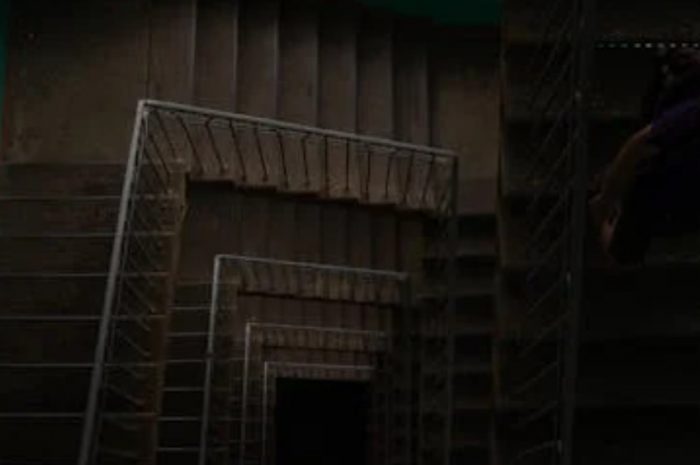 【꿈해몽】누군가와 함께 아래층에 가는 꿈 : 6가지 의미와 상징