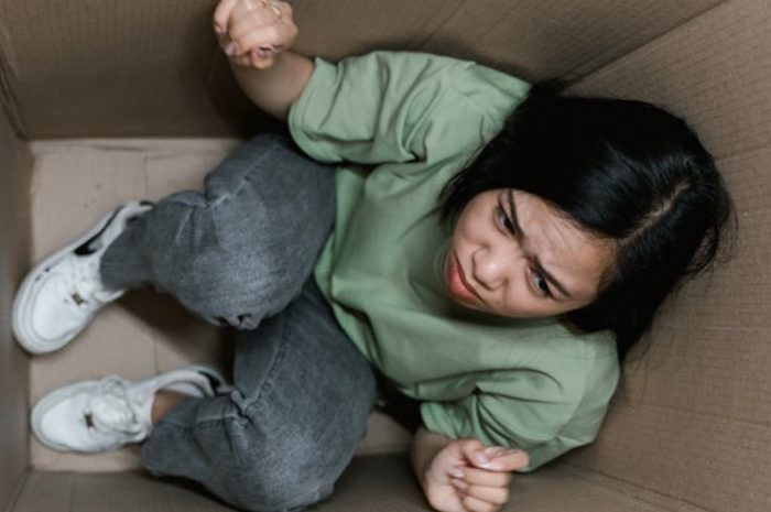 【꿈해몽】좁은 공간의 꿈: 6가지 의미와 상징