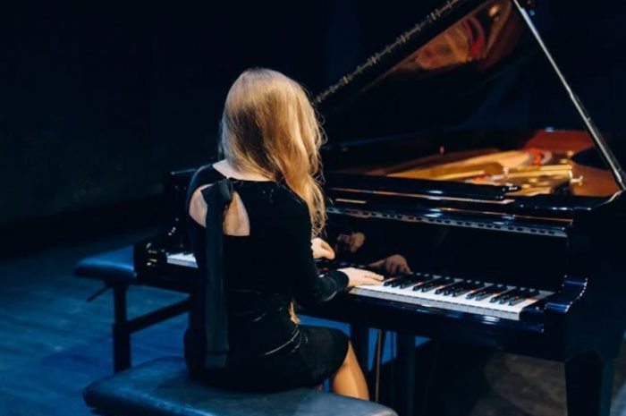 【꿈해몽】야간 경치와 피아노에 관한 꿈: 10가지 의미와 상징