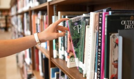 【꿈해몽】도서관에서 일하는 꿈: 9가지 의미와 상징