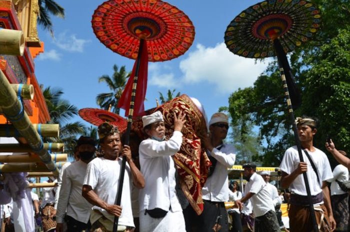【꿈해몽】의식에 참석하는 꿈: 8가지 의미와 상징
