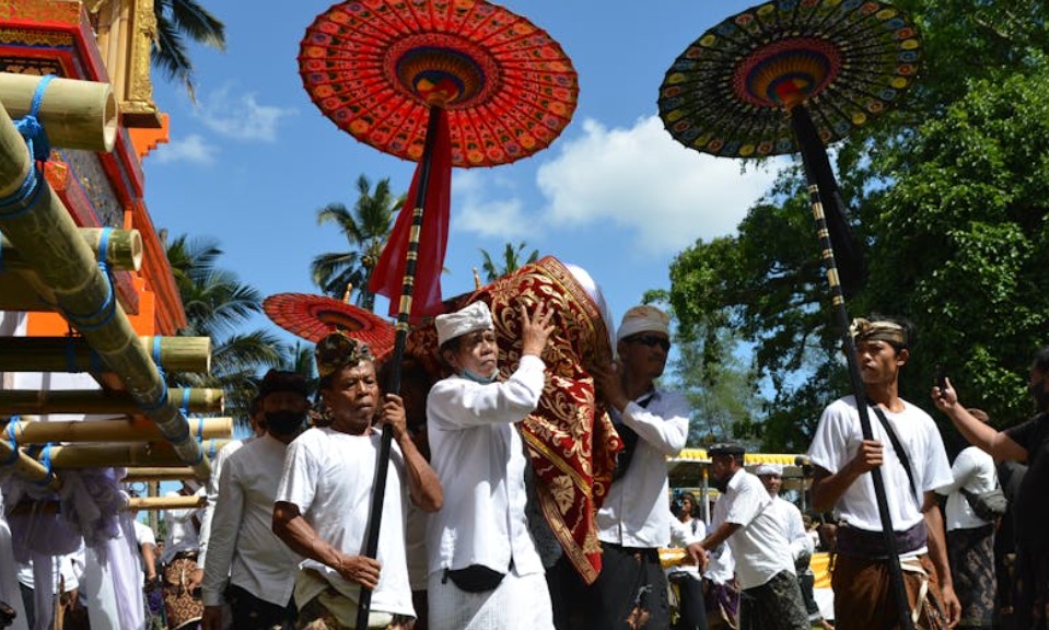 【꿈해몽】의식에 참석하는 꿈: 8가지 의미와 상징