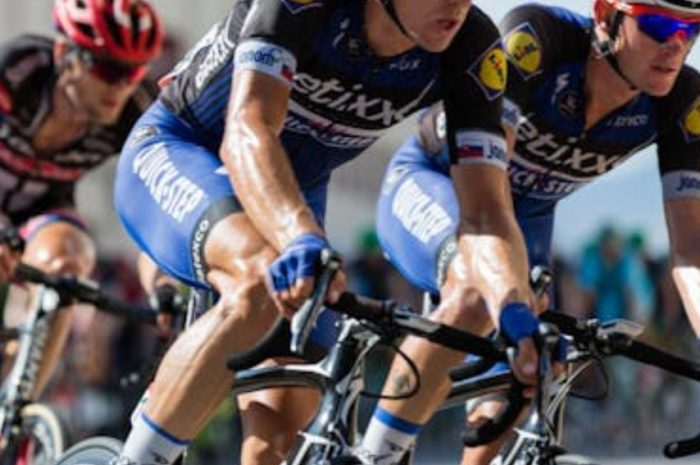 【꿈해몽】두 사람이 자전거를 타는 꿈: 13가지 의미와 상징