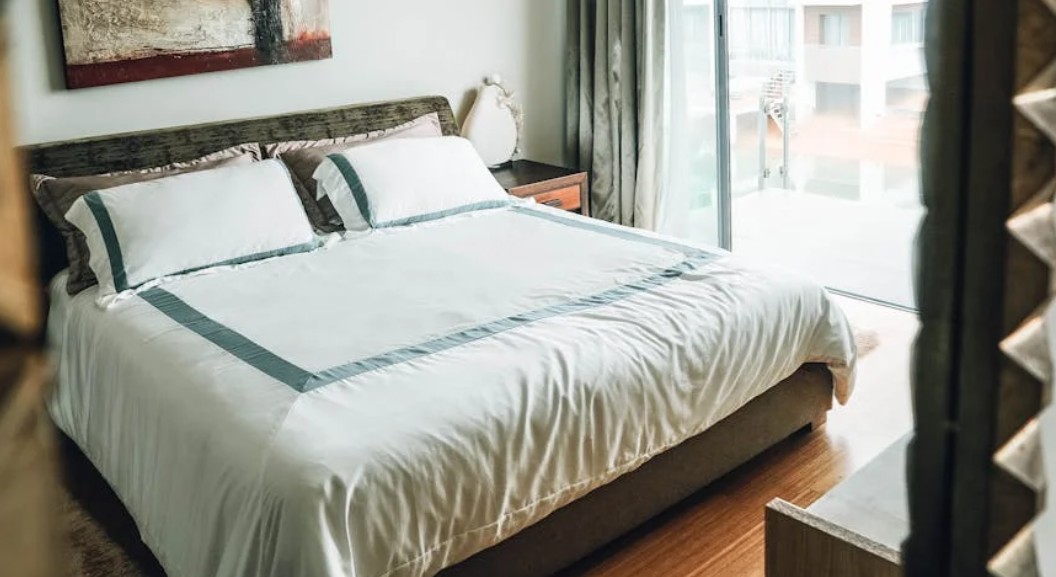 【꿈해몽】큰 침대에 대한 꿈: 12가지 의미와 상징