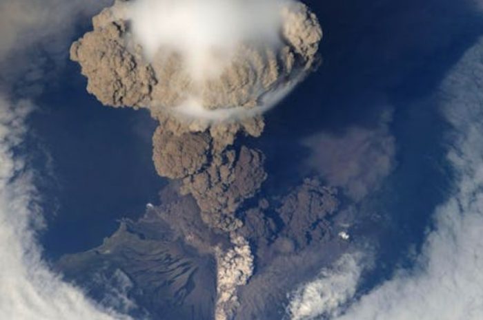 【꿈해몽】화산 폭발을 피하는 꿈: 13가지 의미와 상징