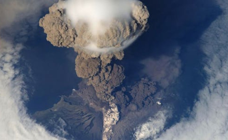 【꿈해몽】화산 폭발을 피하는 꿈: 13가지 의미와 상징