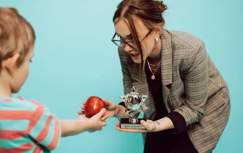 【꿈해몽】누군가가 감사받는 꿈: 10가지 의미와 상징