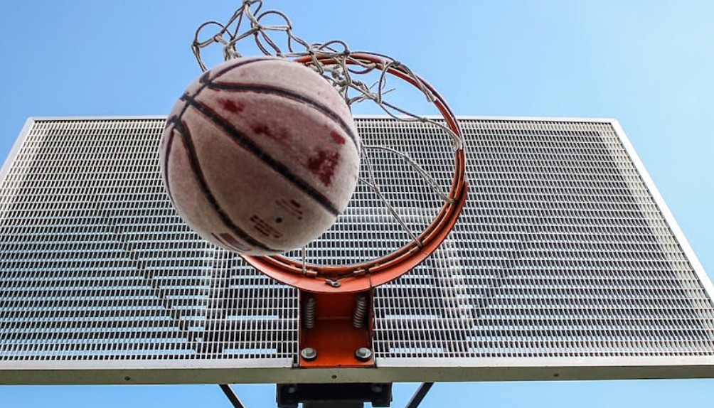 【꿈해몽】체육관에서 농구하는 꿈: 11가지 의미와 상징