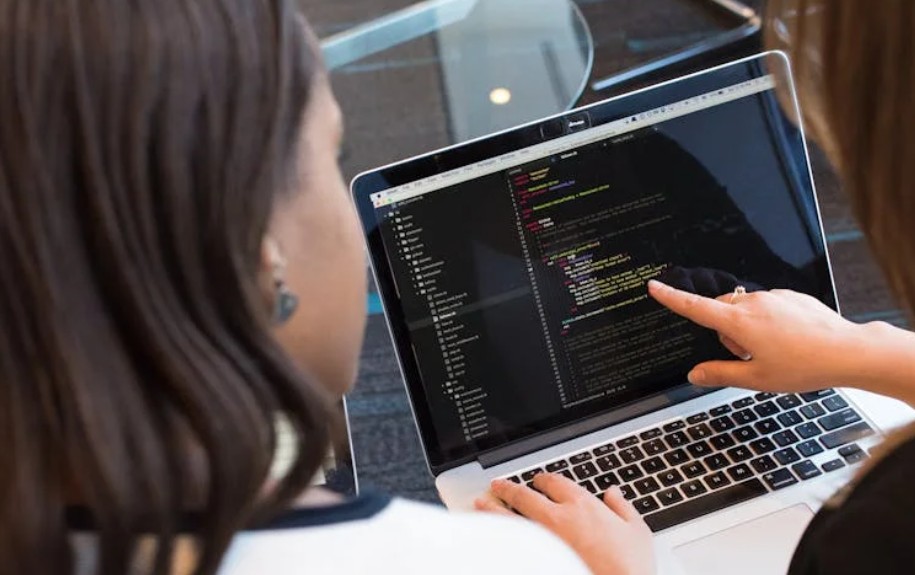 【꿈해몽】프로그래밍에 관한 꿈 : 9가지 의미와 상징