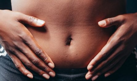 【꿈해몽】배꼽 누르는 꿈 : 13가지 의미와 상징