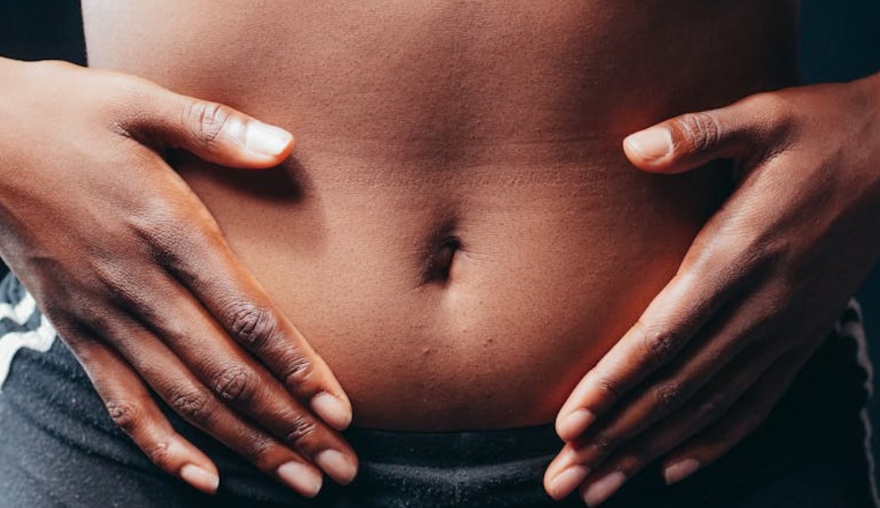 【꿈해몽】배꼽 누르는 꿈 : 13가지 의미와 상징