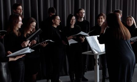 【꿈해몽】합창단 지휘 꿈 : 13가지 의미와 상징