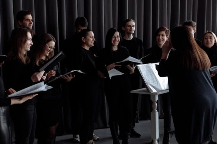 【꿈해몽】합창단 지휘 꿈 : 13가지 의미와 상징