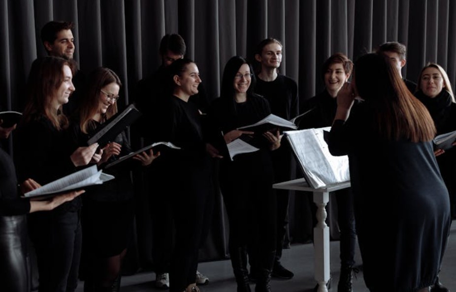 【꿈해몽】합창단 지휘 꿈 : 13가지 의미와 상징