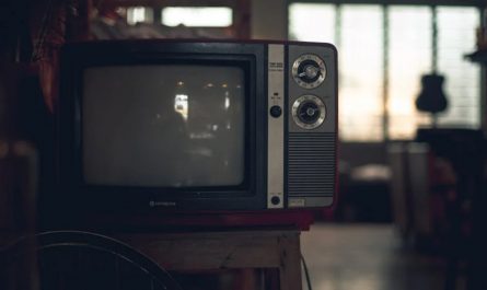 【꿈해몽】오래된 TV를 꿈꾸기: 9가지 의미와 상징