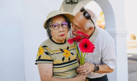 【꿈해몽】할머니와 대화하는 꿈: 8가지 의미와 상징