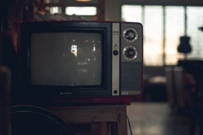 【꿈해몽】오래된 TV를 꿈꾸기: 9가지 의미와 상징