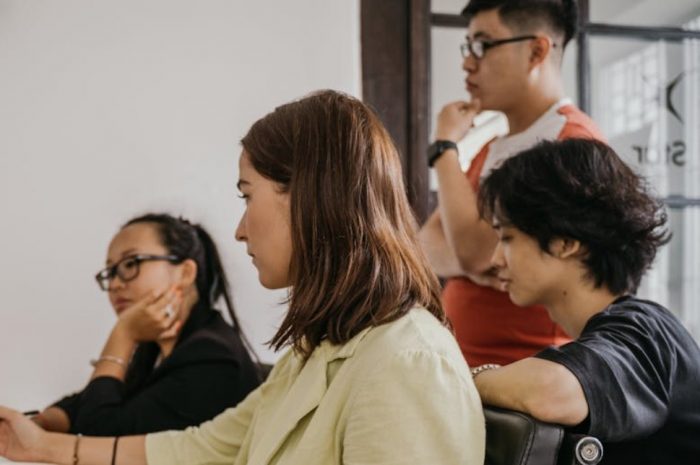 【꿈해몽】전 상사와 대화하는 꿈: 13가지 의미와 상징